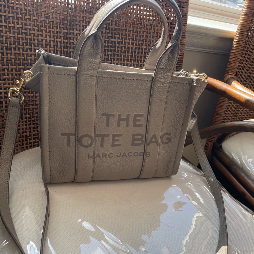Marc jacobs MINI leather tote in Cement